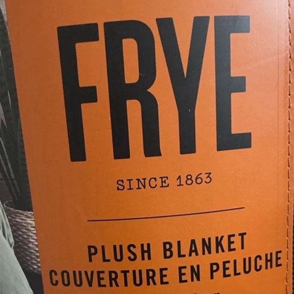 Frye - Plush Blanket - Picture 5 of 6